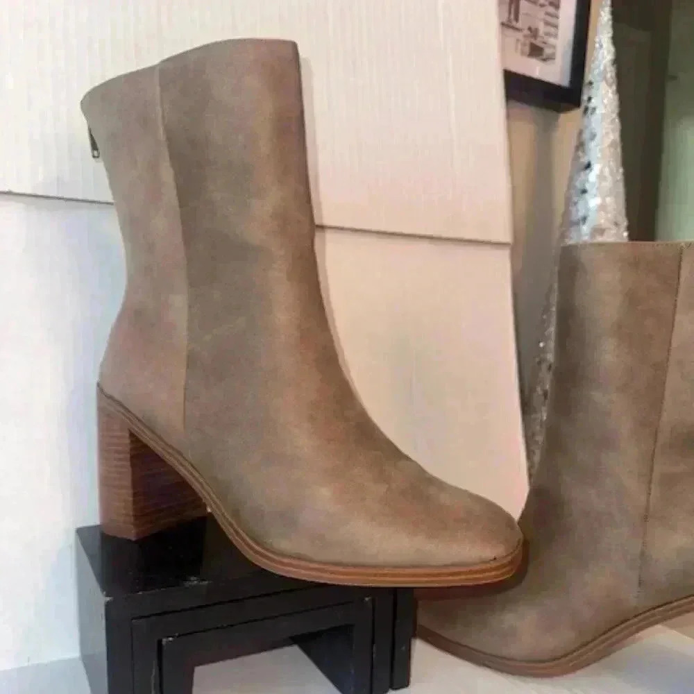 DV‎ Dolce Vita Women's Delilah Tailored Friskee Booties
